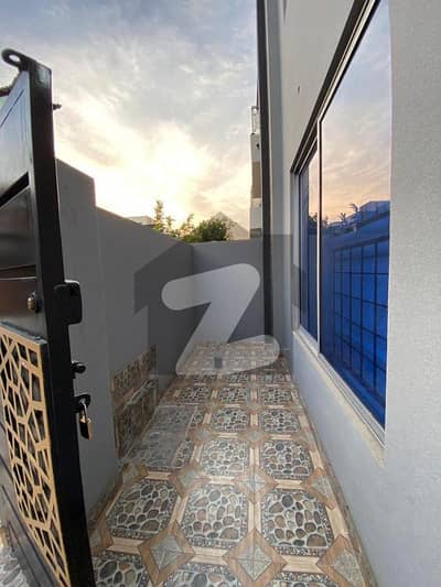 بحریہ ٹاؤن سفاری ولاز بحریہ ٹاؤن سیکٹر B,بحریہ ٹاؤن,لاہور میں 4 کمروں کا 8 مرلہ مکان 2.1 کروڑ میں برائے فروخت۔