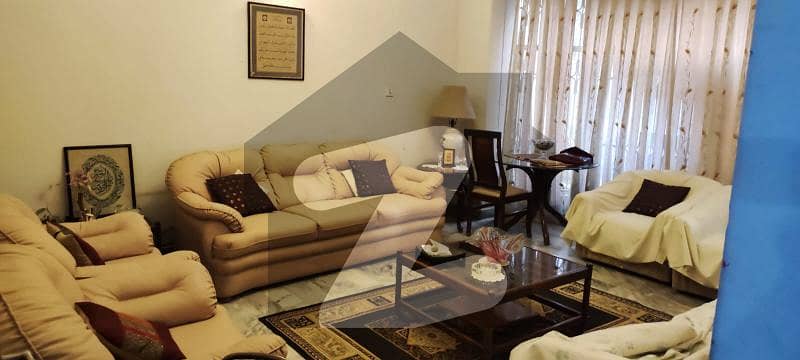 Well Maintained 6 Bed Double Unit (Two K-Electric Meters, Two Kitchen)