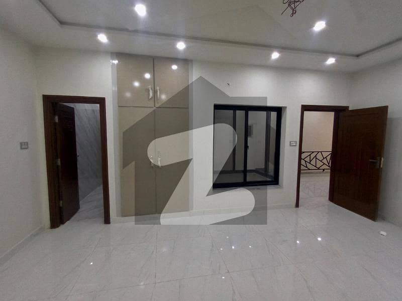 ایڈن ایگزیکیٹو ایڈن گارڈنز,فیصل آباد میں 3 کمروں کا 5 مرلہ مکان 2.2 کروڑ میں برائے فروخت۔