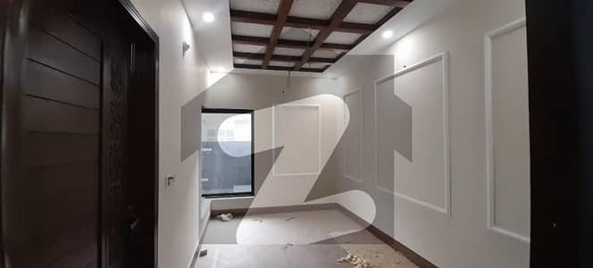 گل بہار کالونی فیصل آباد میں 4 کمروں کا 5 مرلہ مکان 2.5 کروڑ میں برائے فروخت۔