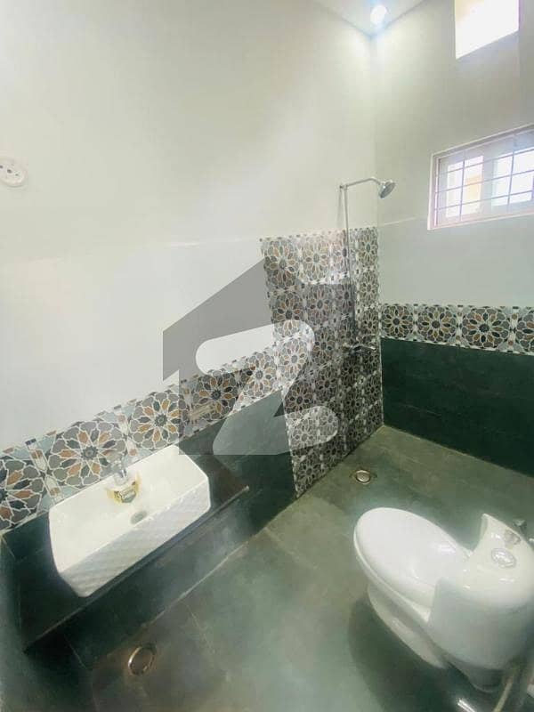 ایل ڈی اے ایوینیو ۔ بلاک ڈی ایل ڈی اے ایوینیو,لاہور میں 2 کمروں کا 10 مرلہ مکان 1.99 کروڑ میں برائے فروخت۔