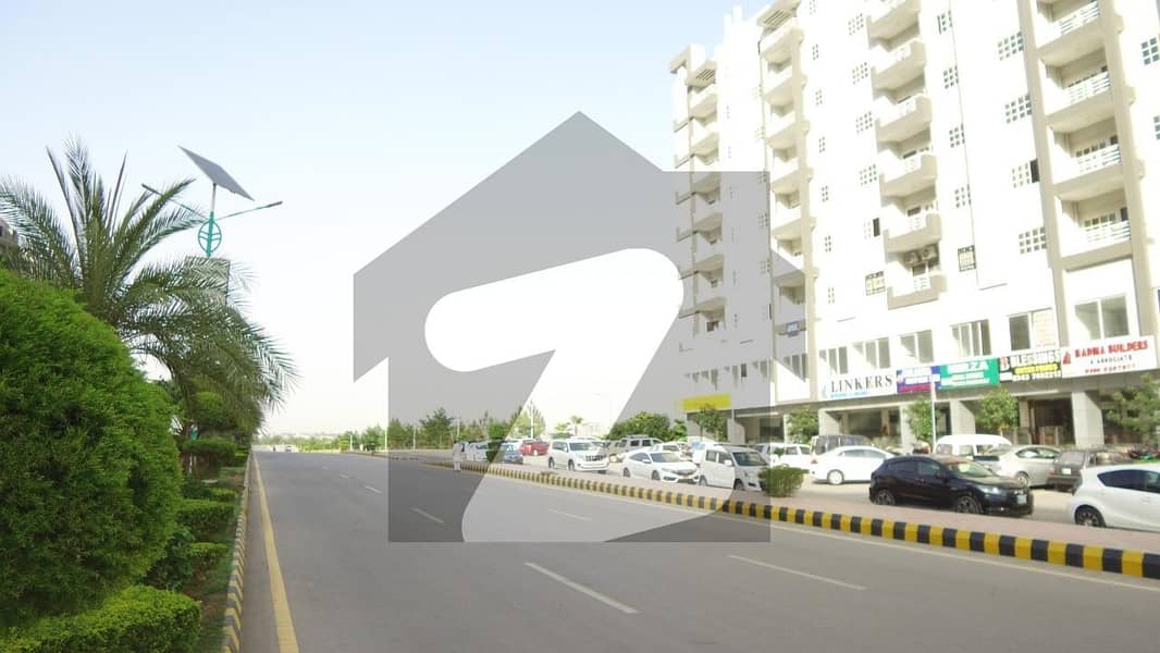 Shop Of 105 Square Feet In Diamond Mall & Residency For sale