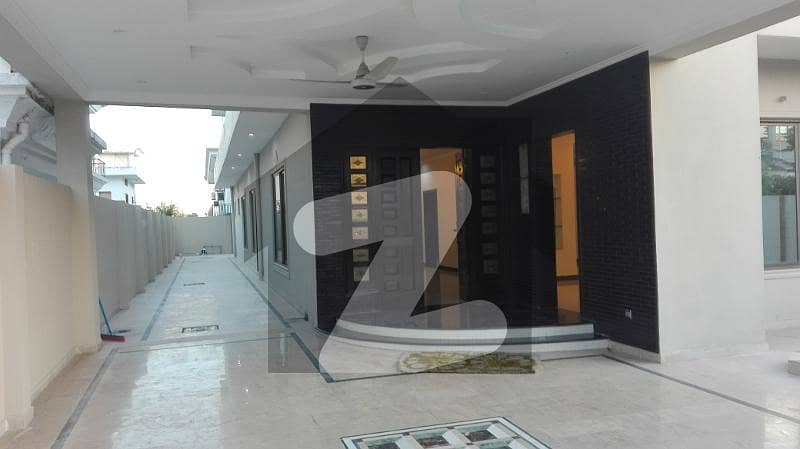 ایف ۔ 11 اسلام آباد میں 6 کمروں کا 1 کنال مکان 5.0 لاکھ میں کرایہ پر دستیاب ہے۔
