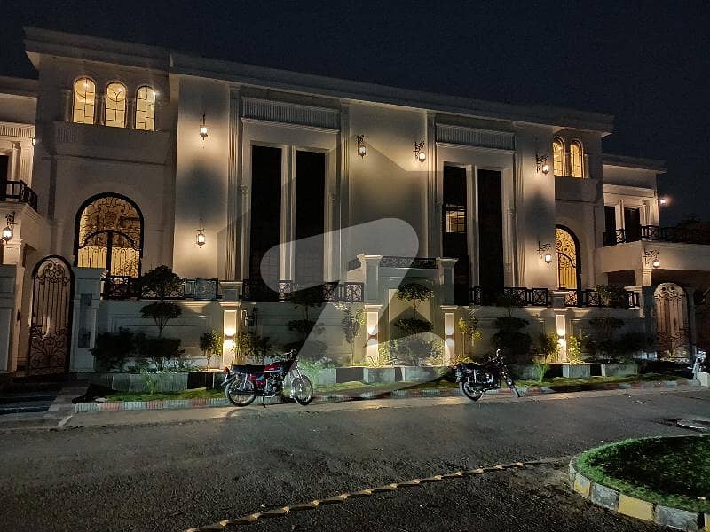 جوہر ٹاؤن لاہور میں 5 کمروں کا 11 مرلہ مکان 5.9 کروڑ میں برائے فروخت۔