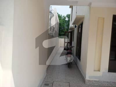 10 Marla House Available For Rent In Nargis Block Sector C Bahria Town