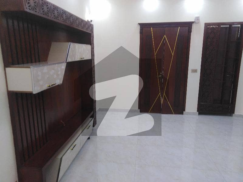 نیو سمن آباد لاہور میں 6 کمروں کا 7 مرلہ مکان 4.25 کروڑ میں برائے فروخت۔