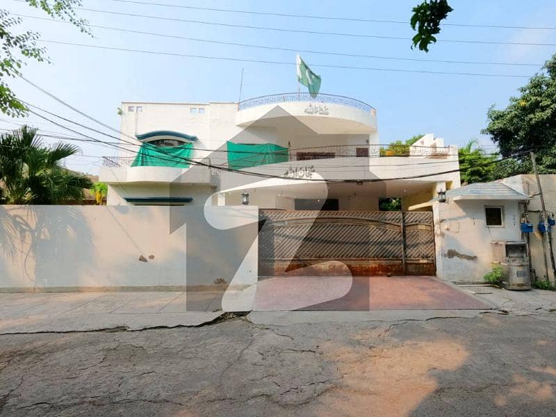 1 Kanal House Is Available 4Sale In Shadman Race Course road Lahore