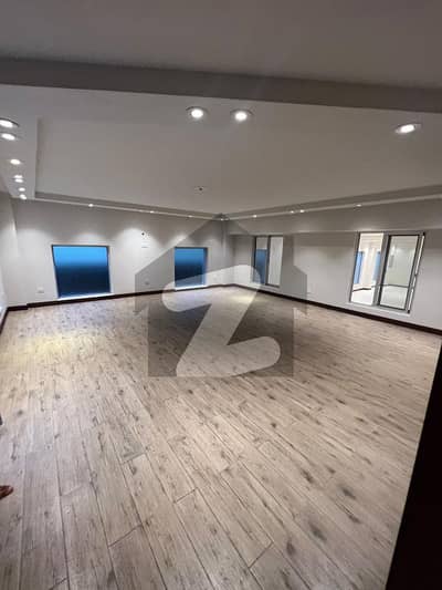 گلبرگ لاہور میں 4 کنال عمارت 19.0 لاکھ میں کرایہ پر دستیاب ہے۔