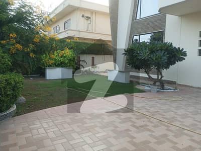 FABULOUS BUNGALOW FOR RENT IN DHA AT VERY PRIME LOCATION