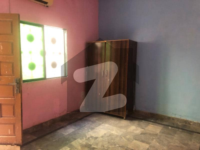 Single story house for rent near main road