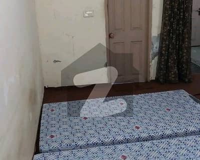 1.5 Marla Room For Rent In Gulberg