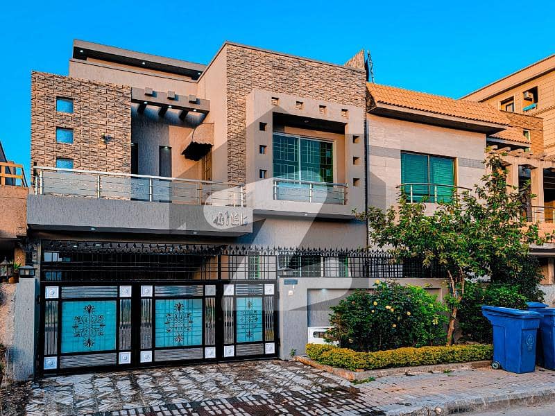 10 Marla ues house for sale Bahria town phase 4 available