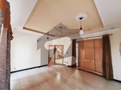 8 marla house with basement available for sale