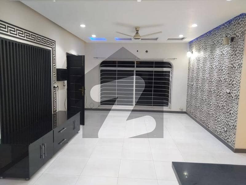 1 KANAL BEAUTIFUL LUXURY LOWER PORTION FOR RENT IN ALI BLOCK BAHRIA TOWN LAHORE