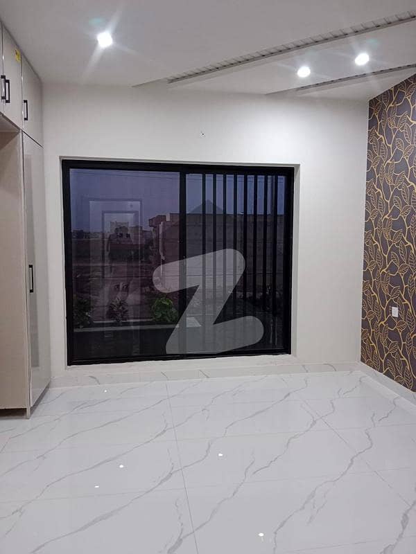 غالب سٹی فیصل آباد میں 3 کمروں کا 3 مرلہ مکان 1.3 کروڑ میں برائے فروخت۔