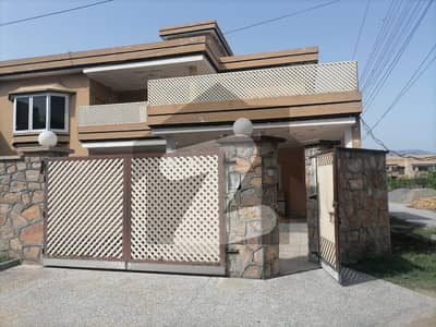Hayatabad Phase 6 - F4 House For sale Sized 1 Kanal