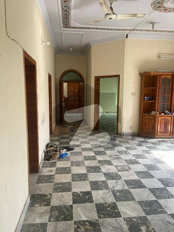 1 Kanal Triple Storey House For Rent