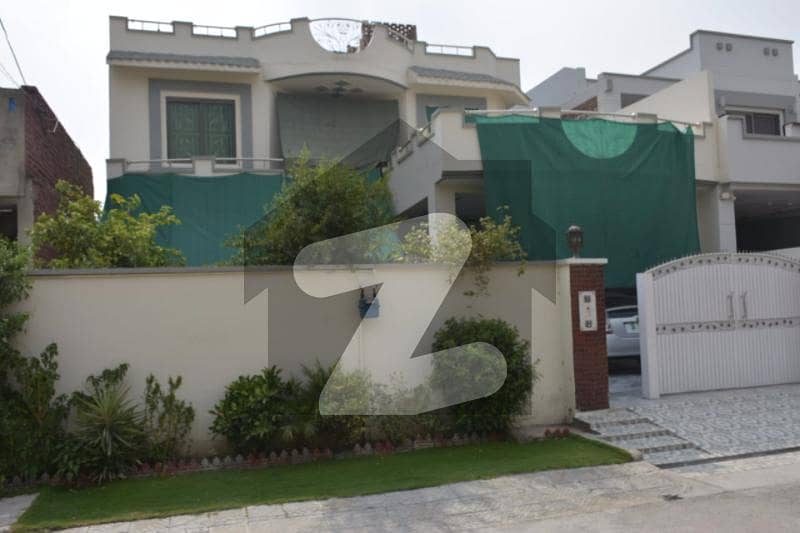 16 Marla neat and clean house for sale in pcsir staff college road Lahore