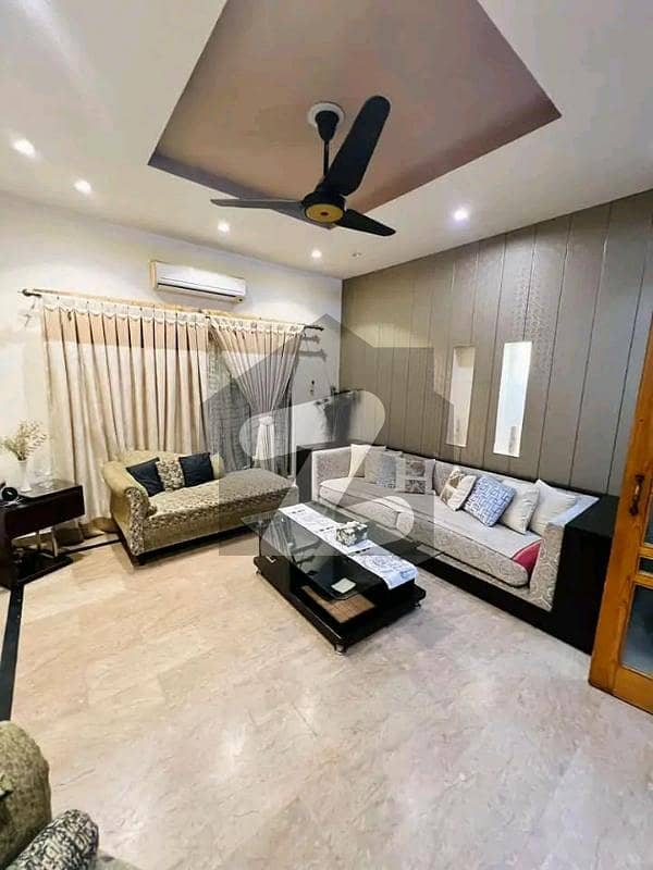 10 Marla House Available For Rent In Tariq Garden