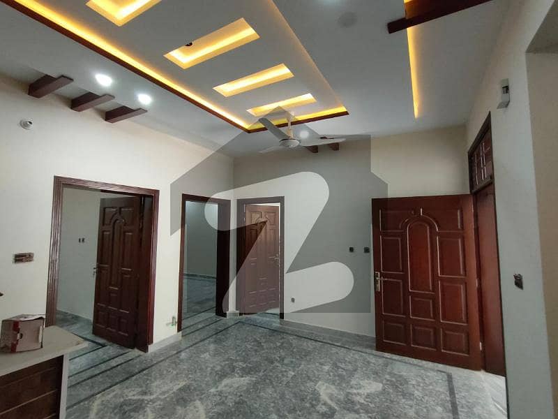 ایچ ۔ 13 اسلام آباد میں 10 کمروں کا 11 مرلہ مکان 4.7 کروڑ میں برائے فروخت۔
