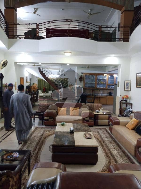پنجاب گورنمنٹ ایمپلائیز سوسائٹی لاہور میں 6 کمروں کا 2 کنال مکان 10.0 کروڑ میں برائے فروخت۔