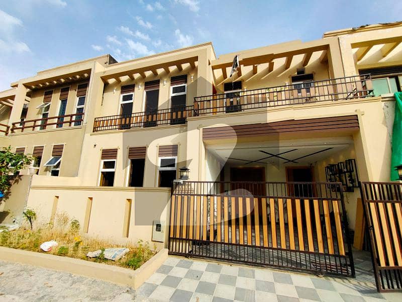 بحریہ ٹاؤن فیز 8 بحریہ ٹاؤن راولپنڈی,راولپنڈی میں 5 کمروں کا 7 مرلہ مکان 2.85 کروڑ میں برائے فروخت۔