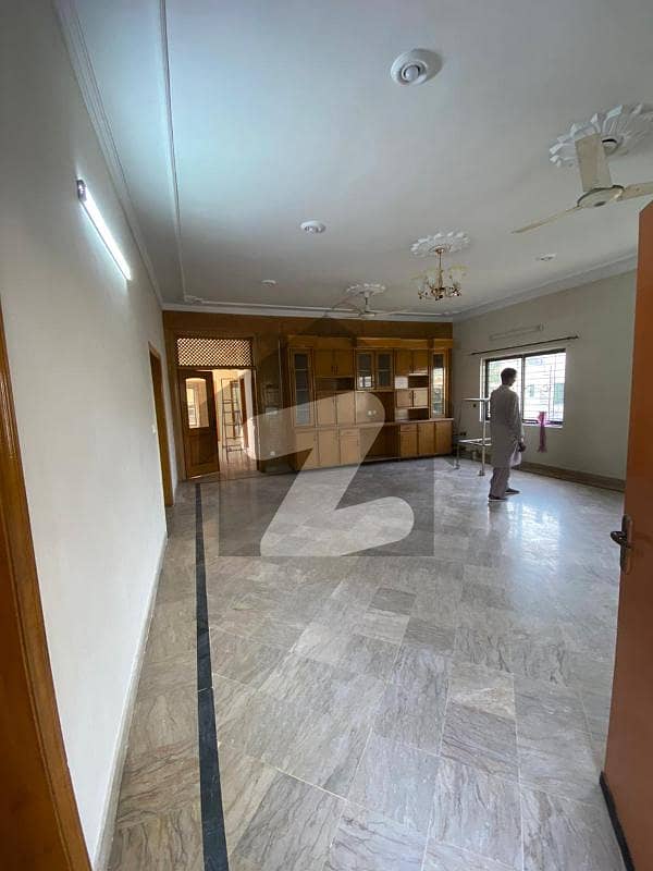 1 Kanal Alluring & Luxurious Upper Family Portion Is Available For Rent In H3 Johar Town Lahore