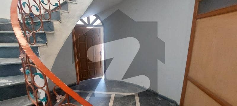 ای ایم ای سوسائٹی ۔ بلاک سی ای ایم ای سوسائٹی,لاہور میں 4 کمروں کا 1 کنال بالائی پورشن 90.0 ہزار میں کرایہ پر دستیاب ہے۔