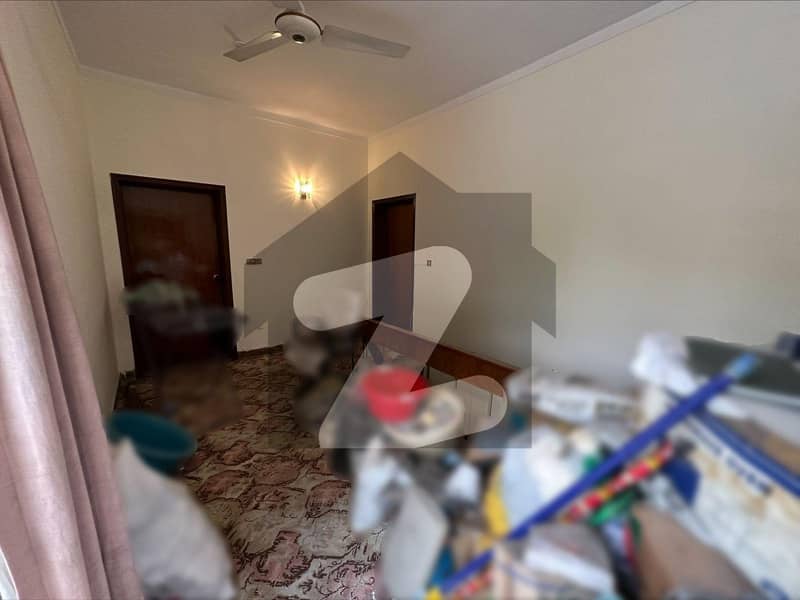 ماڈل ٹاؤن ۔ بلاک ایل ماڈل ٹاؤن,لاہور میں 3 کمروں کا 10 مرلہ مکان 4.5 کروڑ میں برائے فروخت۔
