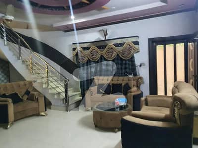 گل بہار کالونی فیصل آباد میں 5 کمروں کا 10 مرلہ مکان 2.8 کروڑ میں برائے فروخت۔