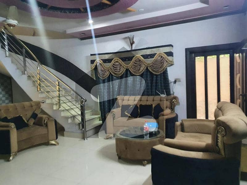 گل بہار کالونی فیصل آباد میں 5 کمروں کا 10 مرلہ مکان 2.8 کروڑ میں برائے فروخت۔