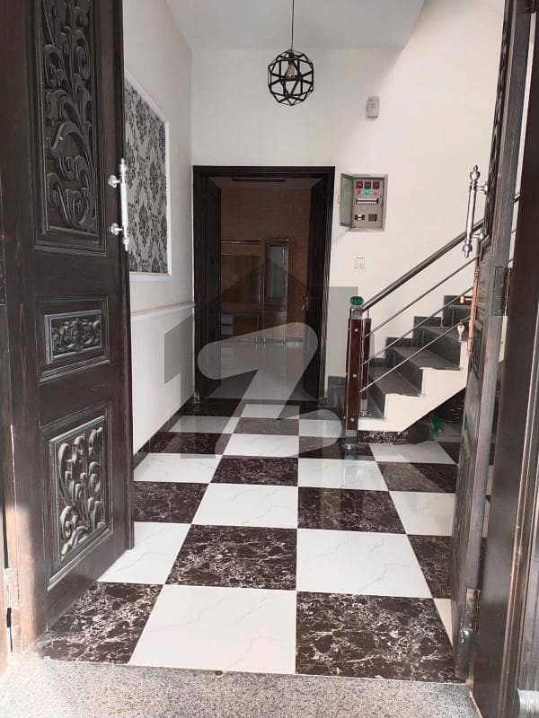ویسٹ وُوڈ ہاؤسنگ سوسائٹی لاہور میں 5 کمروں کا 10 مرلہ مکان 3.5 کروڑ میں برائے فروخت۔
