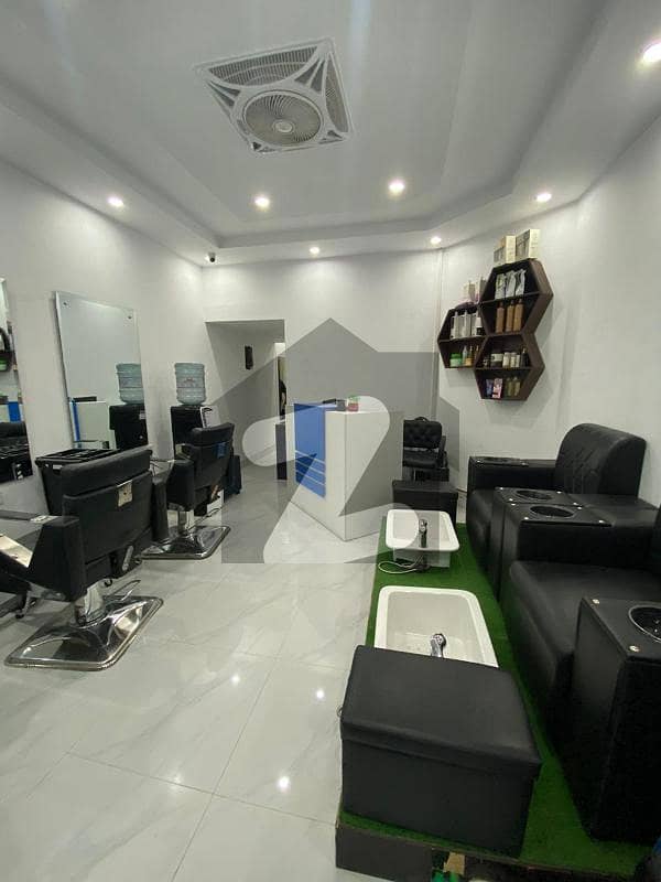 1000 Sqft Commercial Office Available For Rent.