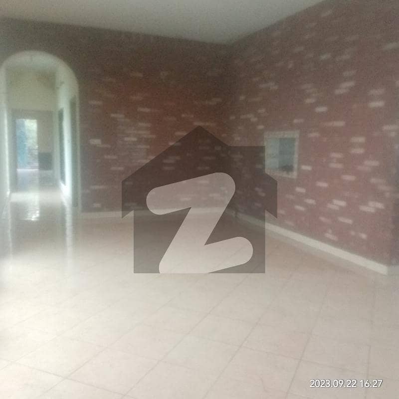 Two Kanal Old Beautiful House For Sale In Garden Town Lahore