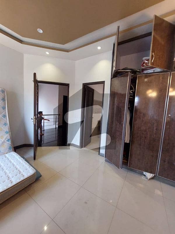 ڈیوائن گارڈنز ۔ بلاک بی ڈیوائن گارڈنز,لاہور میں 4 کمروں کا 10 مرلہ مکان 1.3 لاکھ میں کرایہ پر دستیاب ہے۔