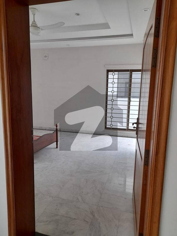 One Kanal Beautiful House Available For Rent