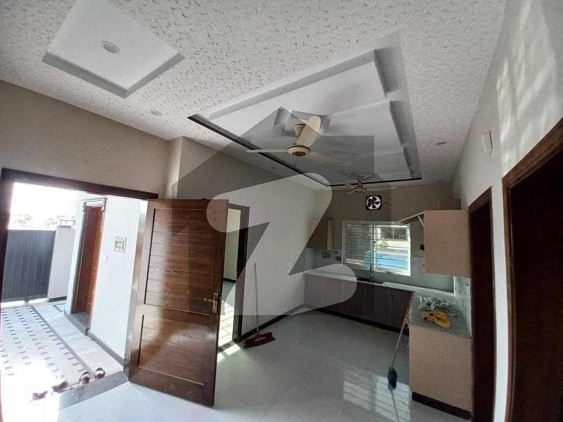 فیصل ٹاؤن - ایف ۔ 18 اسلام آباد میں 6 کمروں کا 5 مرلہ مکان 2.34 کروڑ میں برائے فروخت۔