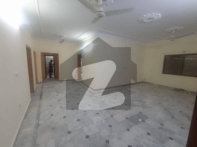 سوان گارڈن ۔ بلاک ڈی سوان گارڈن,اسلام آباد میں 8 کمروں کا 1 کنال مکان 1.15 لاکھ میں کرایہ پر دستیاب ہے۔
