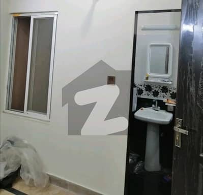 ماڈل ٹاؤن ۔ بلاک ایل ماڈل ٹاؤن,لاہور میں 2 کمروں کا 5 مرلہ فلیٹ 40.0 ہزار میں کرایہ پر دستیاب ہے۔