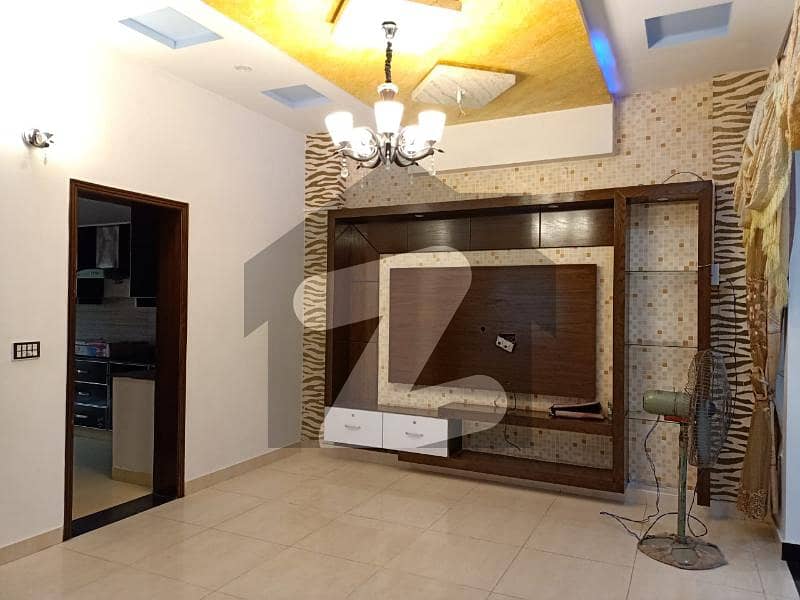 ریونیو سوسائٹی - بلاک اے ریوینیو سوسائٹی,لاہور میں 6 کمروں کا 1 کنال مکان 5.25 کروڑ میں برائے فروخت۔