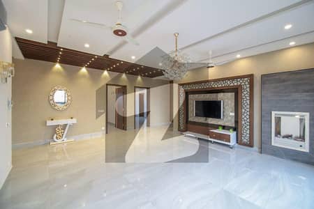 ڈی ایچ اے فیز 7 - بلاک ایس فیز 7,ڈیفنس (ڈی ایچ اے),لاہور میں 5 کمروں کا 1 کنال مکان 6.85 کروڑ میں برائے فروخت۔