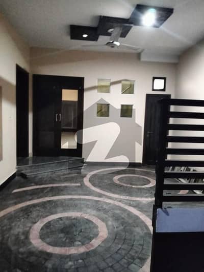 خیابانِ گارڈنز فیصل آباد میں 5 کمروں کا 6 مرلہ مکان 2.5 کروڑ میں برائے فروخت۔