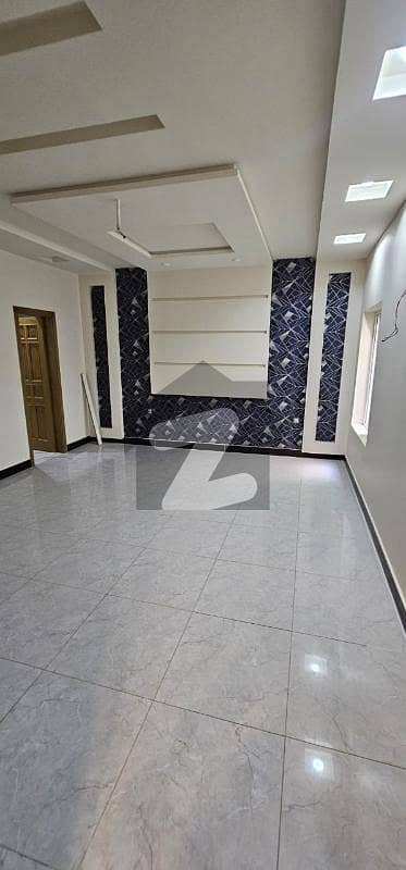 عبداللہ گارڈنز ایسٹ کینال روڈ,کینال روڈ,فیصل آباد میں 4 کمروں کا 7 مرلہ مکان 3.95 کروڑ میں برائے فروخت۔