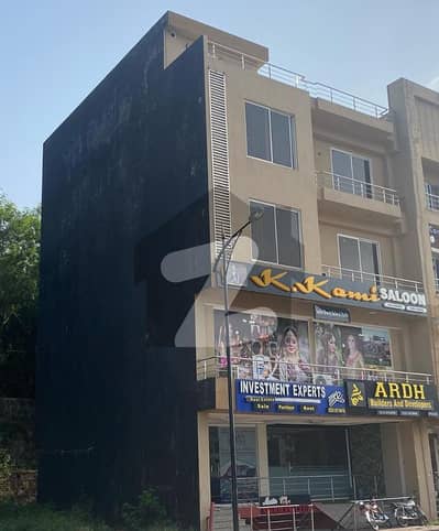 5 Marla Commercial Building Top Location Sector C For Sale