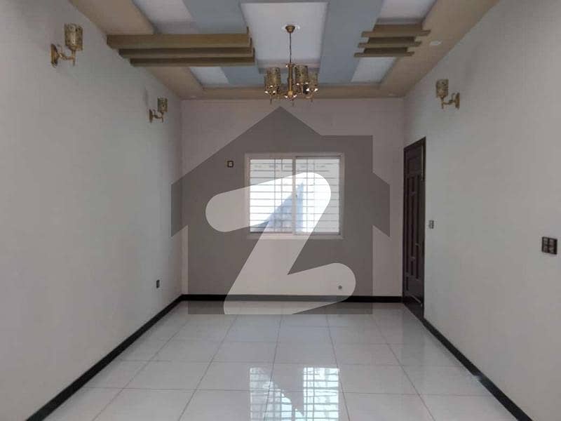 5 ROOMS WEST LUXURY FLAT IN ALLIANCE ARCADE BOUNDRY WALL ONLY RENT34000