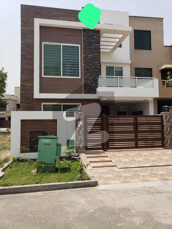 5 marla like new double story house for rent in Sector D Bahria town lahore