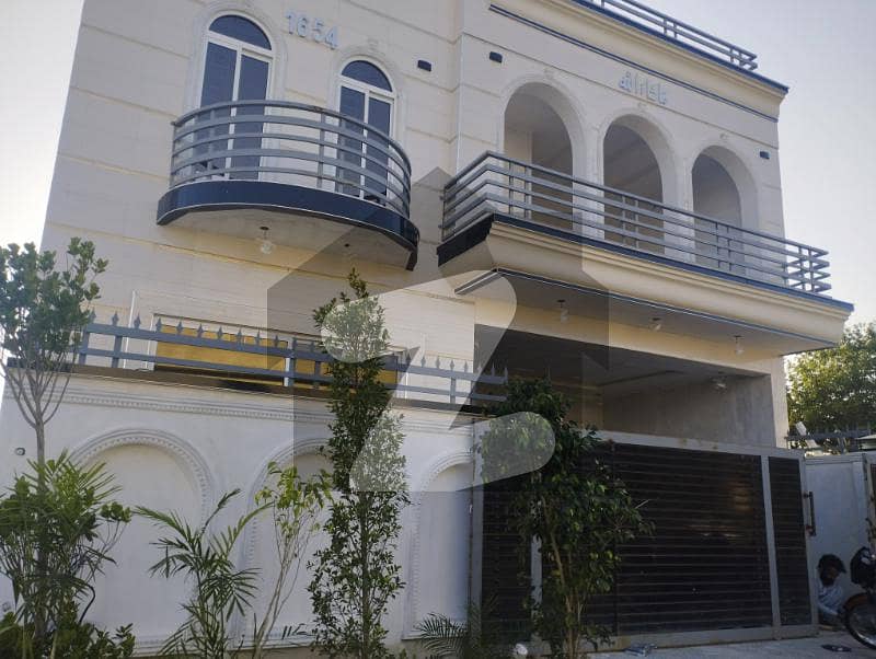 ممتاز سٹی - چناب بلاک ممتاز سٹی,اسلام آباد میں 4 کمروں کا 7 مرلہ مکان 2.4 کروڑ میں برائے فروخت۔