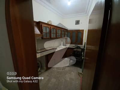 حاجی پورہ روڈ سیالکوٹ میں 5 کمروں کا 5 مرلہ مکان 2.1 کروڑ میں برائے فروخت۔