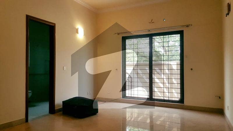 کے ڈی اے آفیسرز سوسائٹی گلشنِ اقبال ٹاؤن,کراچی میں 6 کمروں کا 1 کنال مکان 30.0 کروڑ میں برائے فروخت۔