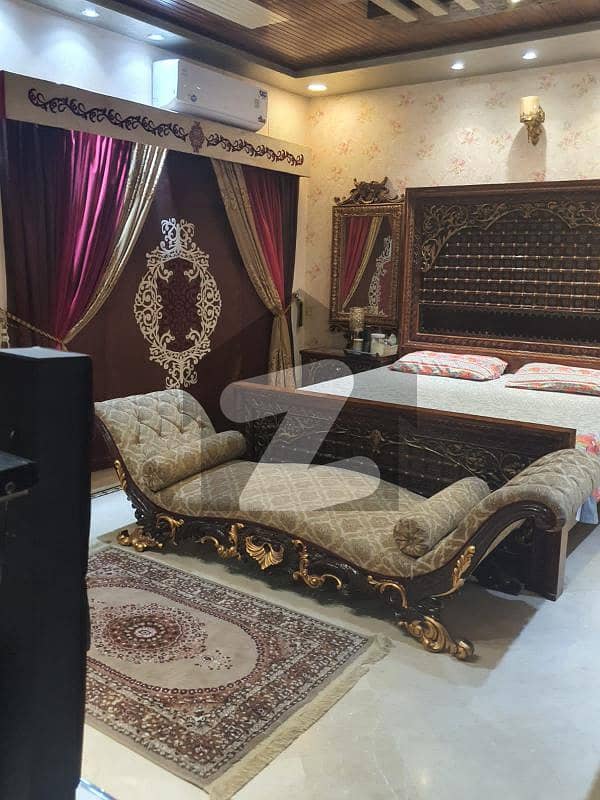 ریاض الجنہ فیصل آباد میں 6 کمروں کا 8 مرلہ مکان 3.5 کروڑ میں برائے فروخت۔